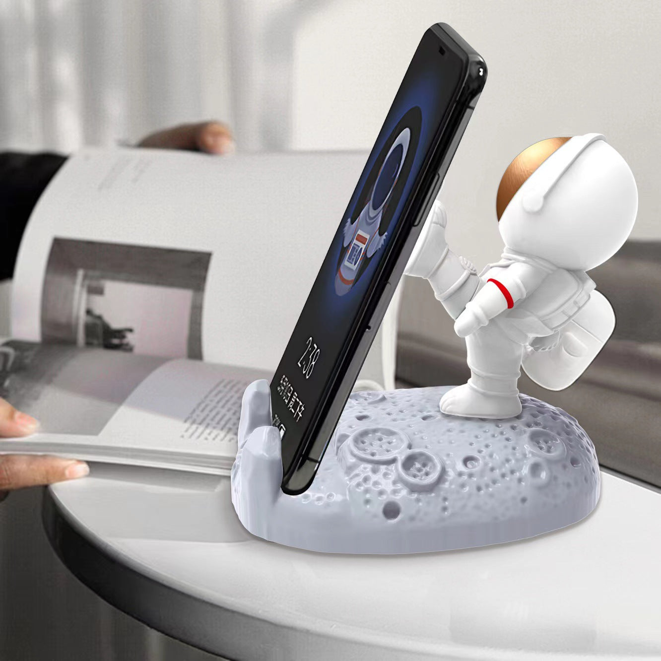 Galaxzz  Astronaut Mobile Phone Holder